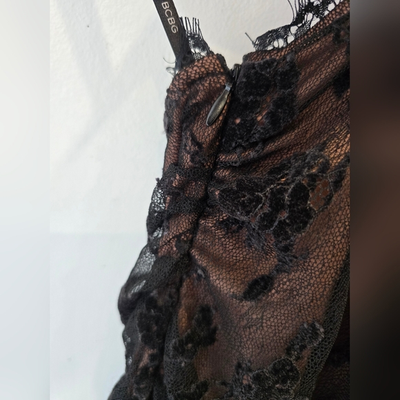 BCBG Maxazria One-Shoulder Floral Aplique Lace Dress Ruched Mini Black Size 10 M - Picture 8 of 14